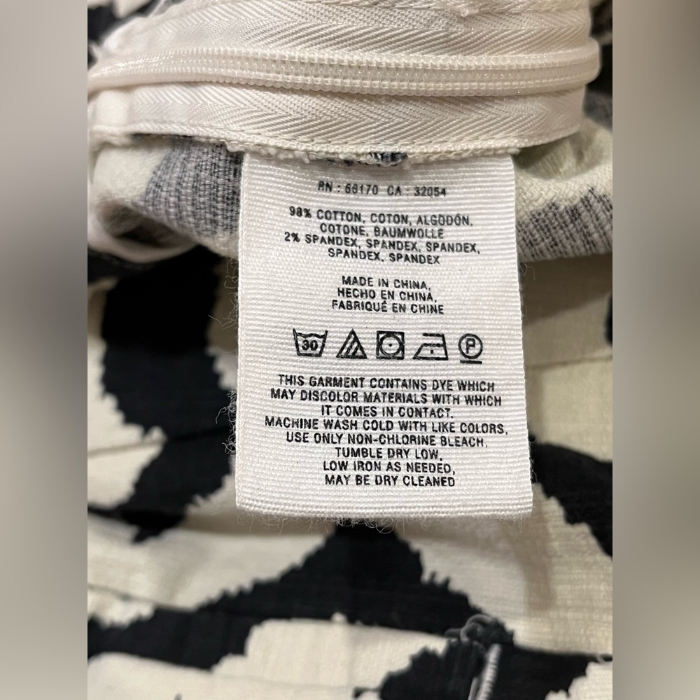 Cartonnier Black and White Patterned Women’s Shorts - Picture 4 of 9